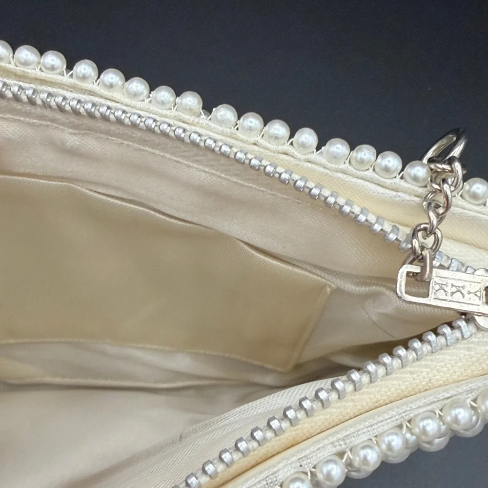 Elegant Pearl-Embellished Cream Handbag - Picture 7 of 11